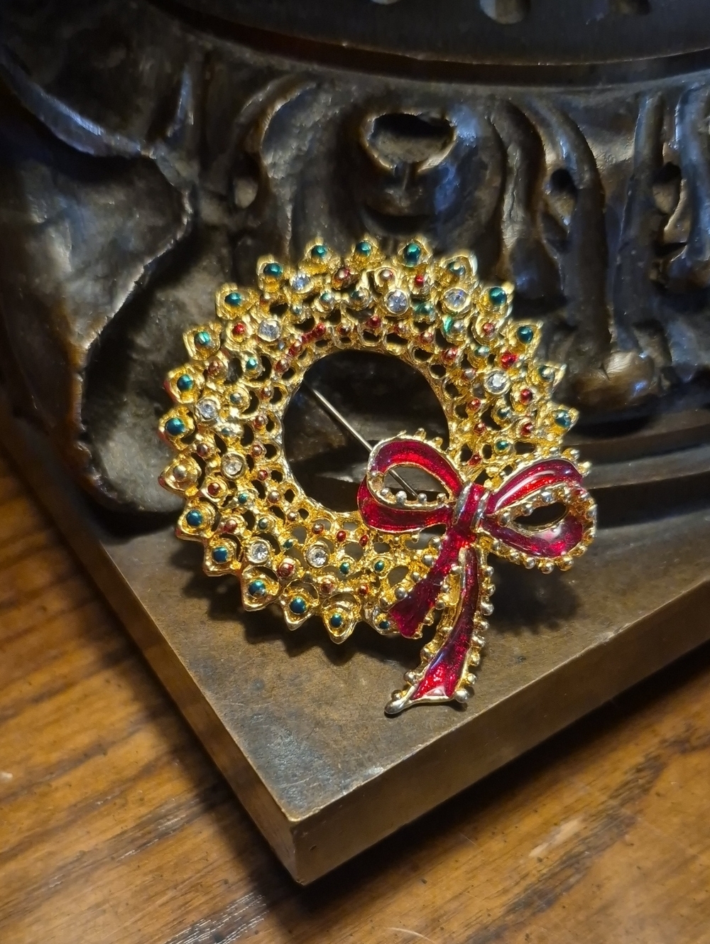 Vintage Christmas Wreath Brooch Enameled Rhinestone Sparkling Holiday Bow Pin
